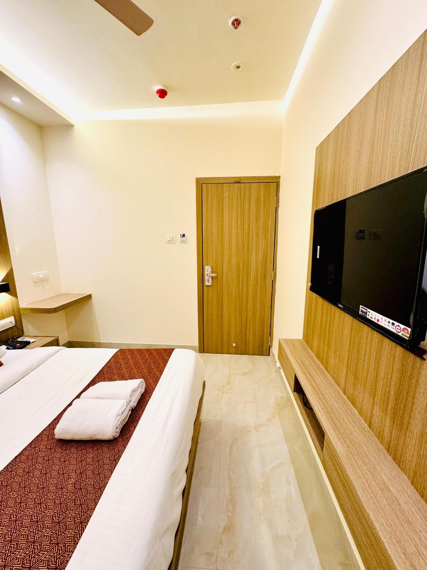 Hotel Bellamont Mumbai Exterior photo