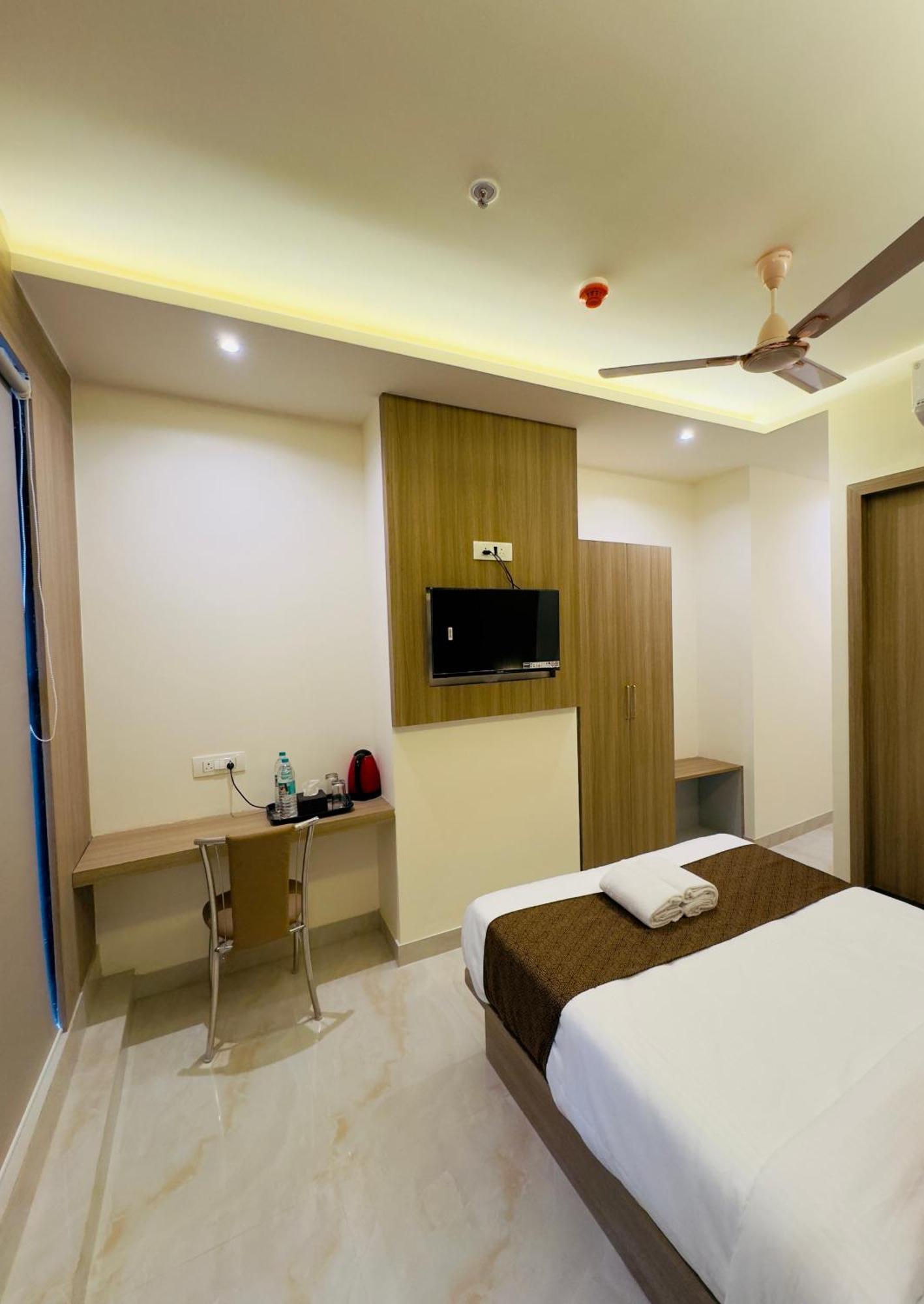 Hotel Bellamont Mumbai Exterior photo