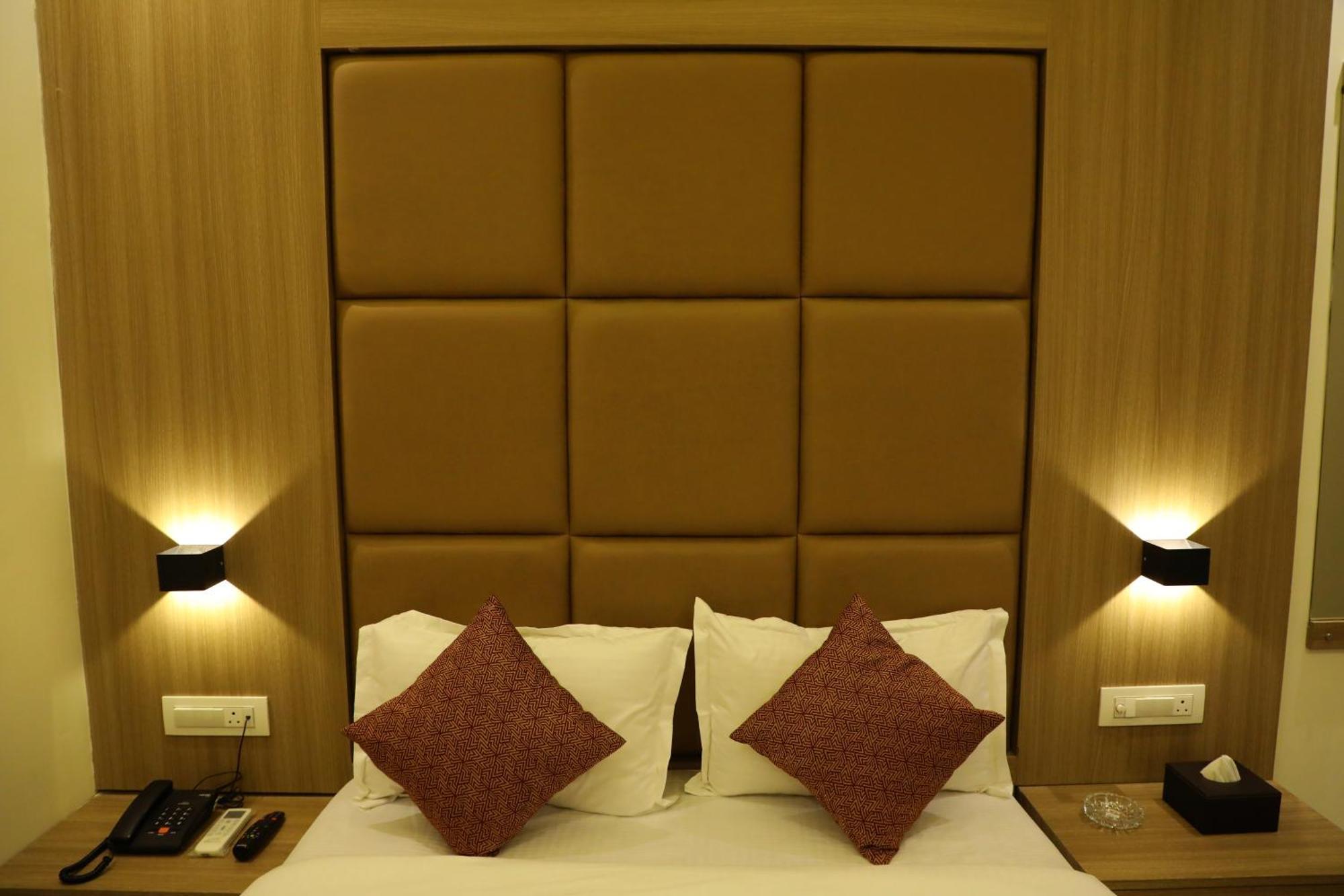Hotel Bellamont Mumbai Exterior photo